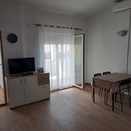 Apartments Cecilija Povljana Exterior foto