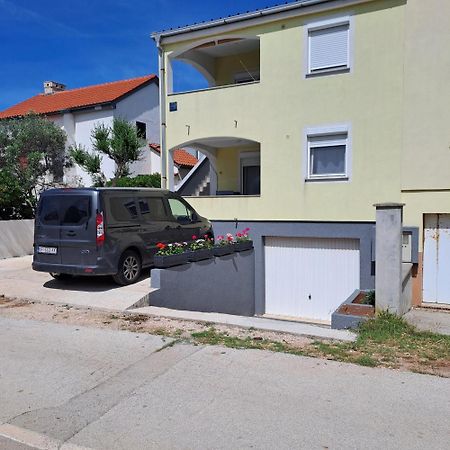 Apartments Cecilija Povljana Exterior foto